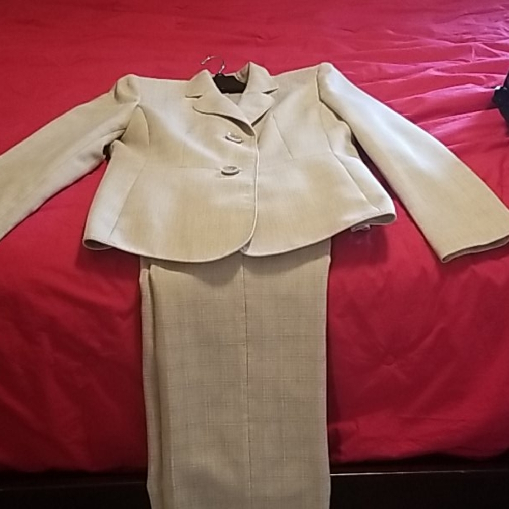 10P Woman's Business Suit